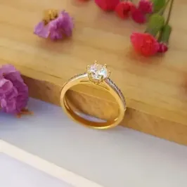 Anel Solitário com Zircônias e 6 Garras