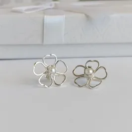 Brinco Flor de Fio