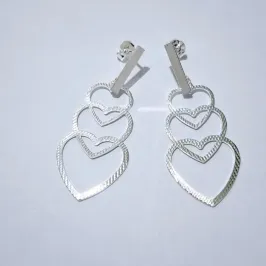 Brinco coração vazado