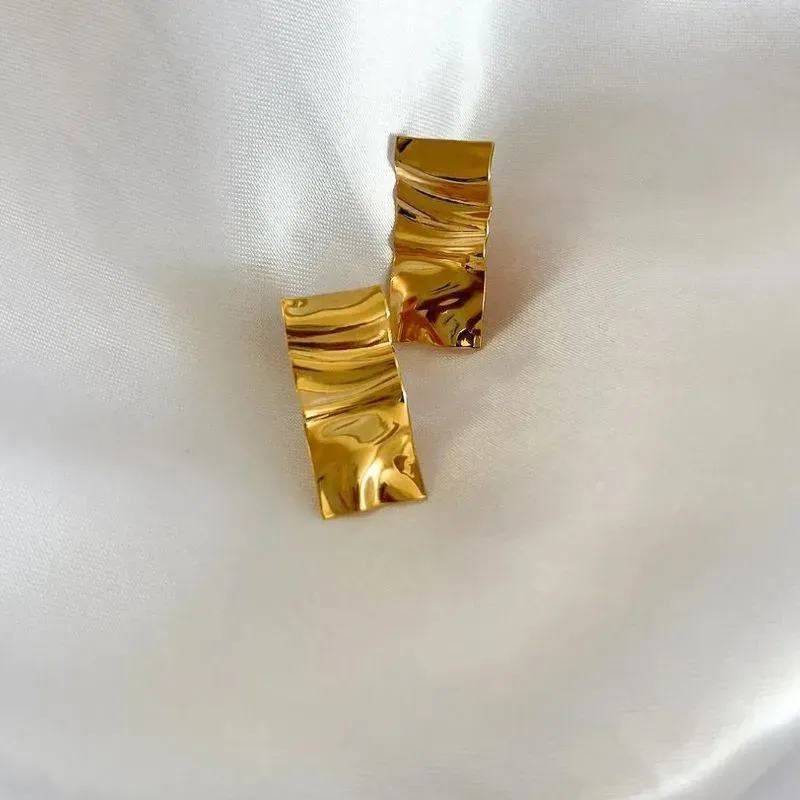 Brinco dourado placa orgânica
