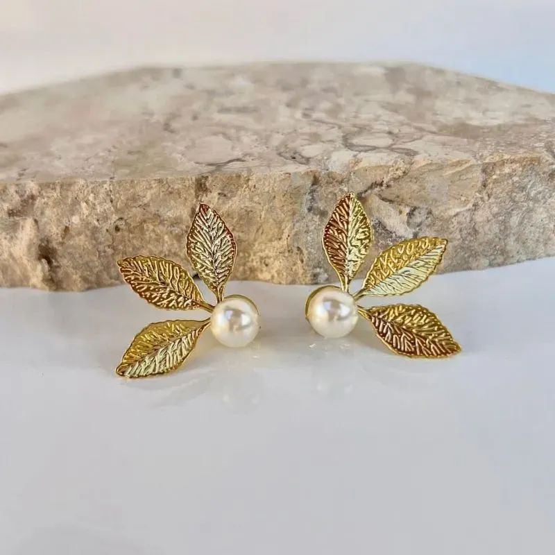 Brinco Floral Pérola