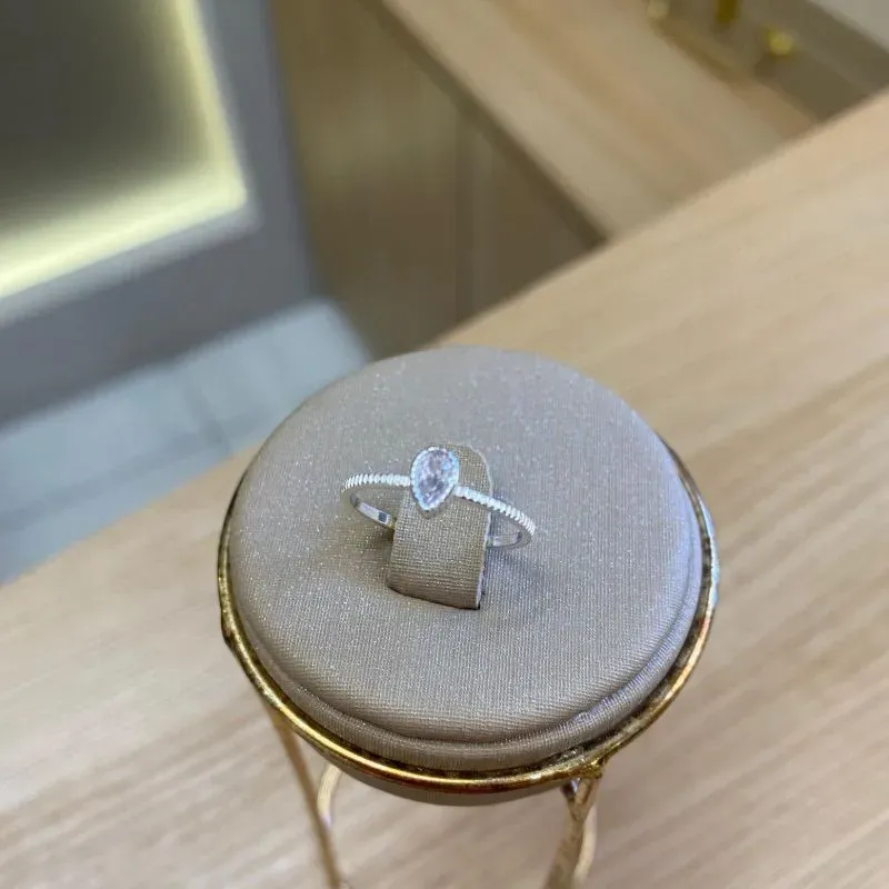 Anel gota de zircônia