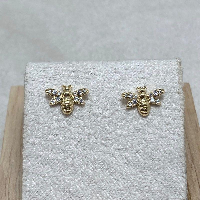 Brinco Abelha Cravejada