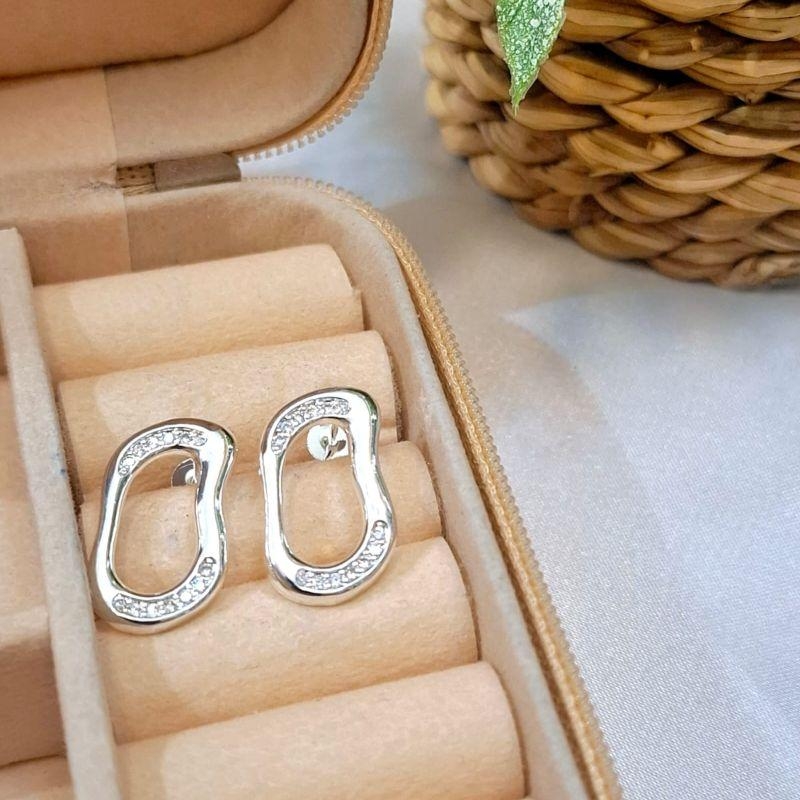 Brinco Ondulado Cravejado