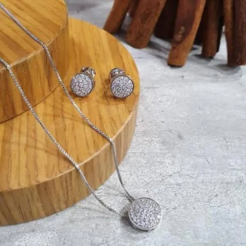 Conjunto Redondo Cravejado