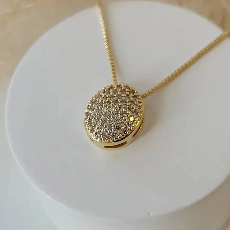 Colar oval cravejado