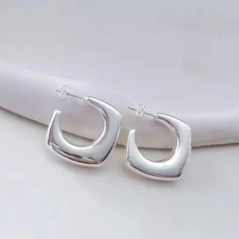 Brinco Argola Tubular