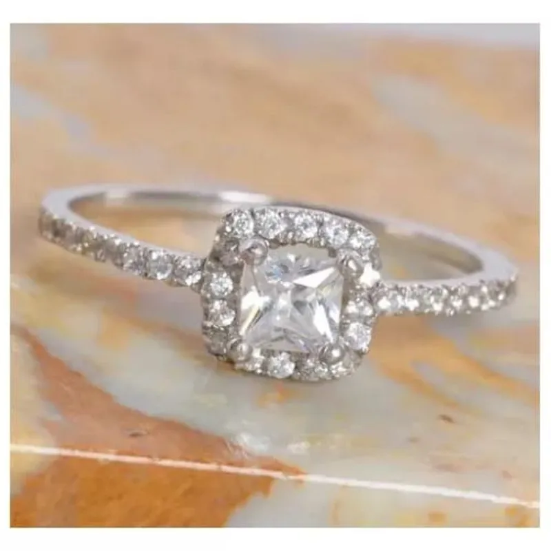 Anel Elegante Simples
