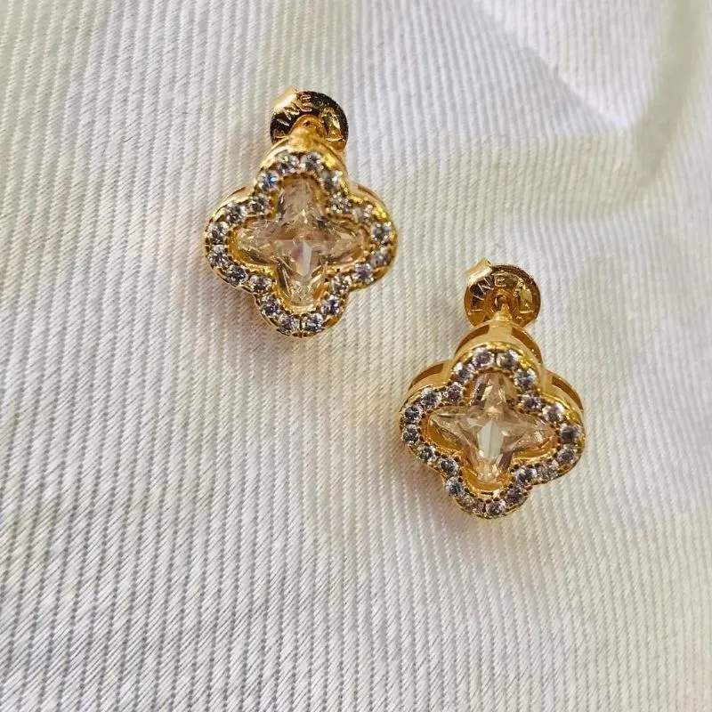 Brinco Trevo Floral