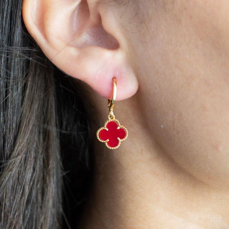 Brinco trevo vermelho