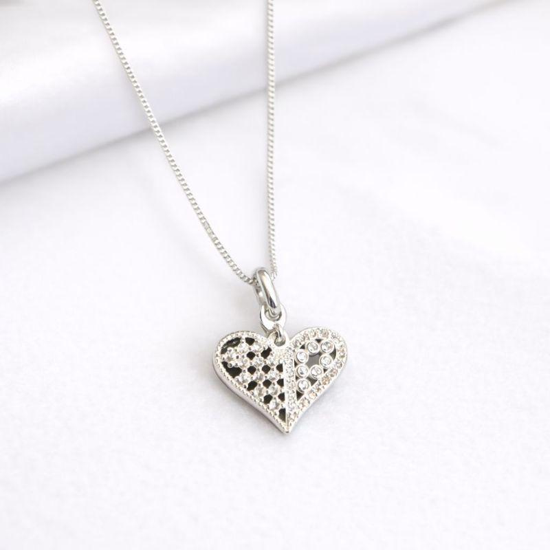 Colar Coraçoes Vazado